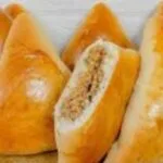 Queijo mussarela Camarão temperado, Cebola, Orégano.